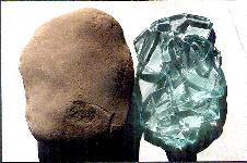 Bloc de verre thermoform� et son mod�le en pierre